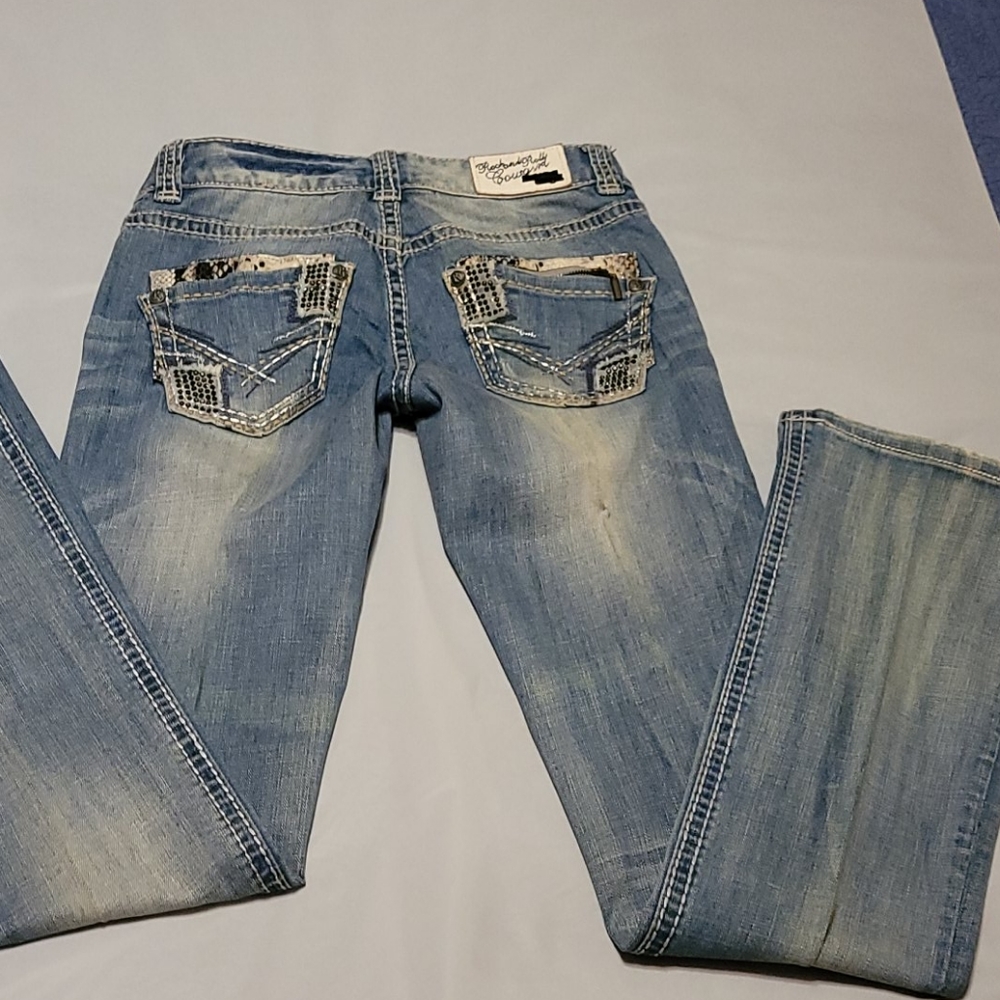 ROCK AND ROLL COWGIRL